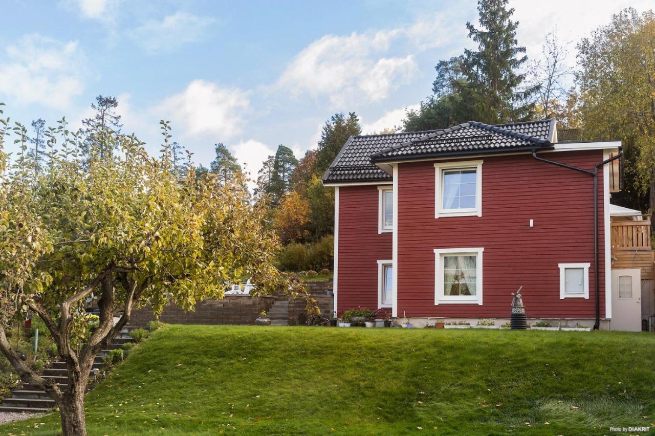 Charming Apartment In A Red House In Ville de Stockholm Extérieur photo
