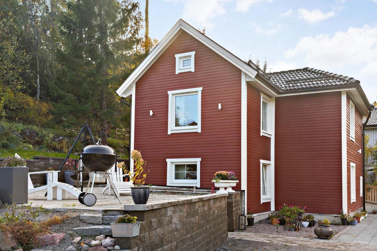 Charming Apartment In A Red House In Ville de Stockholm Extérieur photo